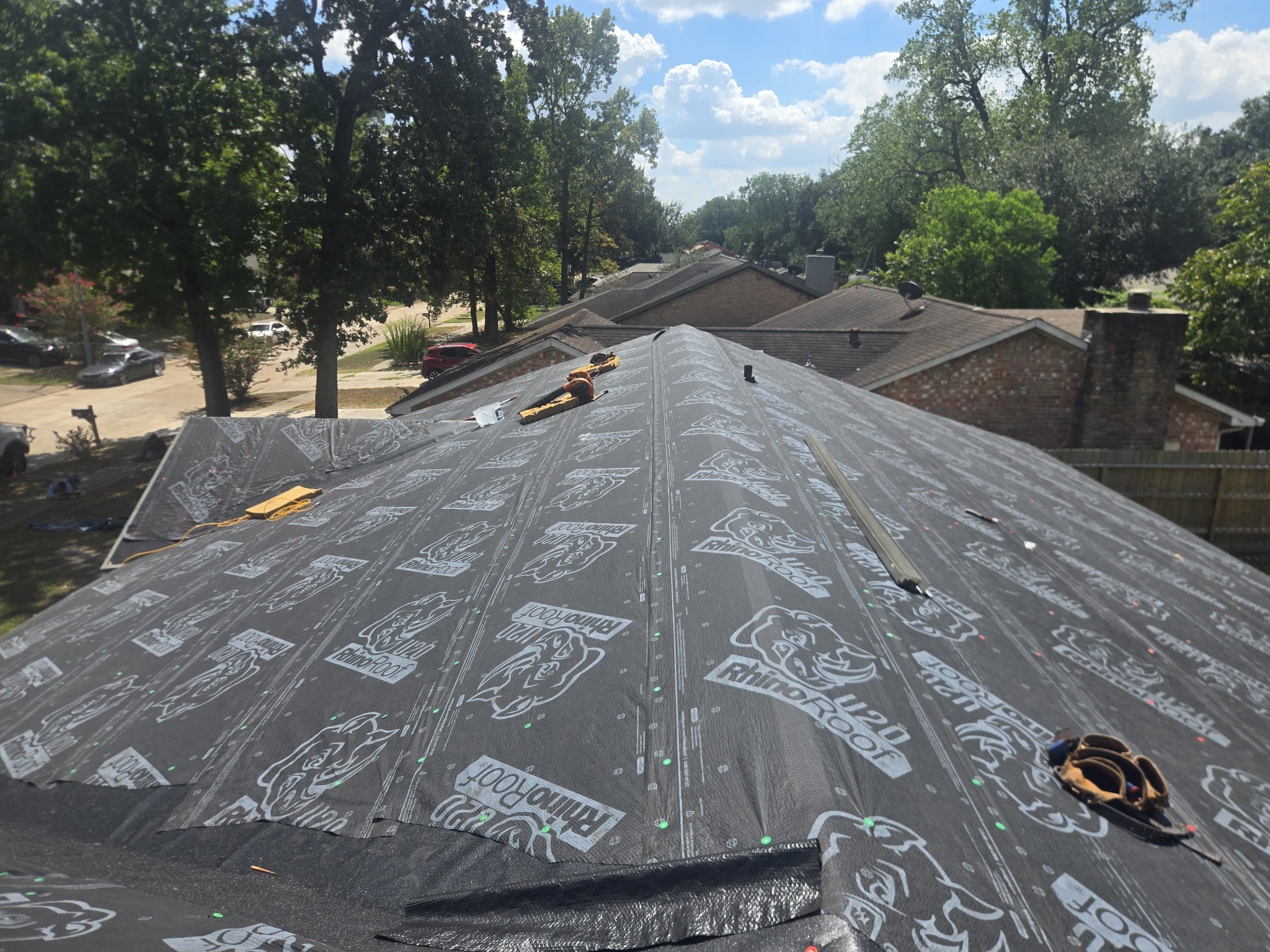 Roof underlayment stage